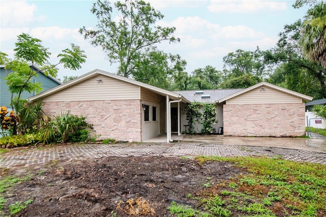 3129 W Paris St, Tampa, FL 33614 - view of front of home featuring stone siding