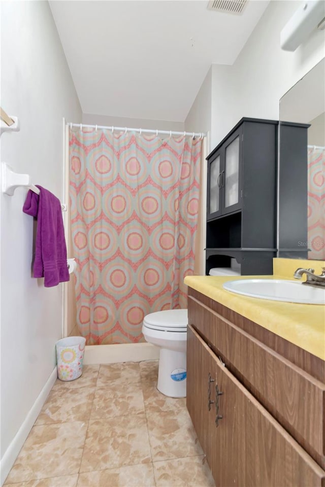 3129 W Paris St, Tampa, FL 33614 - full bath featuring vanity and curtained shower