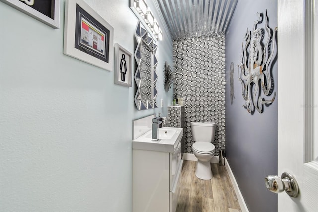 549 Walden Ct, Dunedin, FL 34698 - bathroom with wood finished floors and vanity