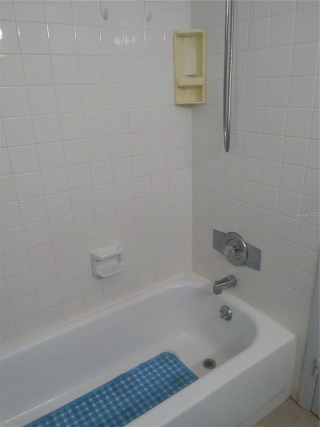 390 301st Blvd W Unit 8D, Bradenton, FL 34205 - full bath with bathing tub / shower combination
