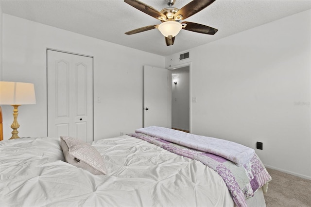 5920 80th St N Unit 308, Saint Petersburg, FL 33709 - carpeted bedroom with a closet and a ceiling fan
