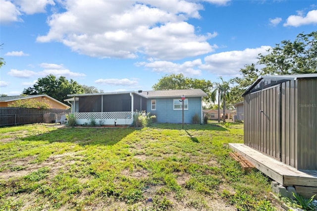 908 Toddsmill Trce, Tarpon Springs, FL 34689 - rear view of house with a sunroom