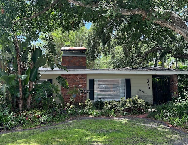 4418 W Melrose Ave, Tampa, FL 33629 - view of front of property featuring a chimney, brick siding, and a front yard