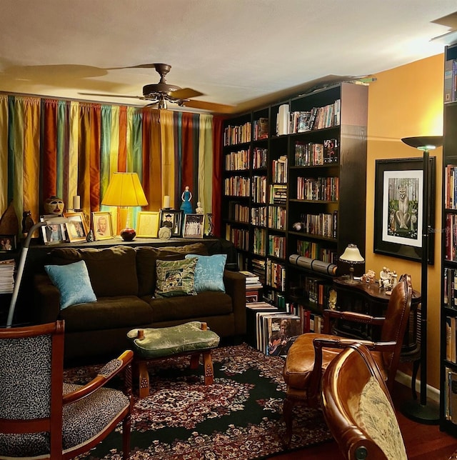 4418 W Melrose Ave, Tampa, FL 33629 - living area with ceiling fan and bookshelves