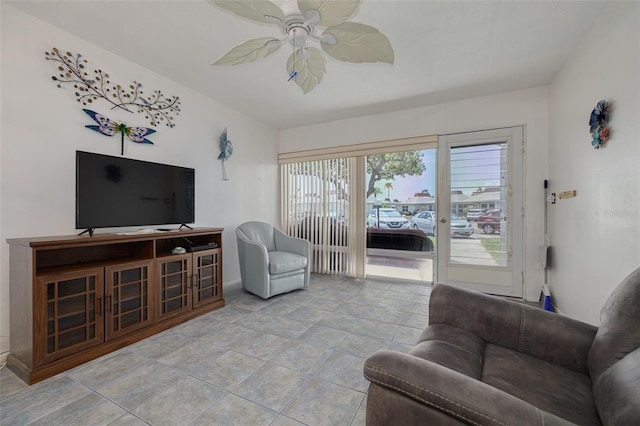 4357 Tahitian Gardens Cir Unit B, Holiday, FL 34691 - living area featuring a ceiling fan and baseboards