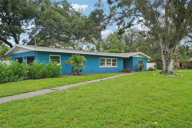 1712 Robin Hood Ln, Clearwater, FL 33764 - ranch-style house featuring a front lawn, a garage, and stucco siding