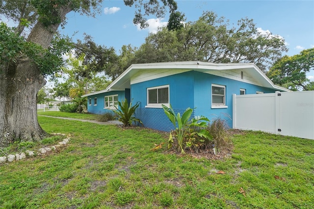 1712 Robin Hood Ln, Clearwater, FL 33764 - view of side of home