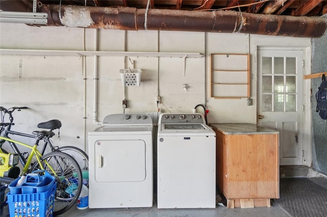 1712 Robin Hood Ln, Clearwater, FL 33764 - washroom featuring washing machine and dryer