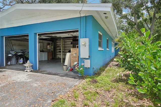1712 Robin Hood Ln, Clearwater, FL 33764 - garage with washing machine and clothes dryer