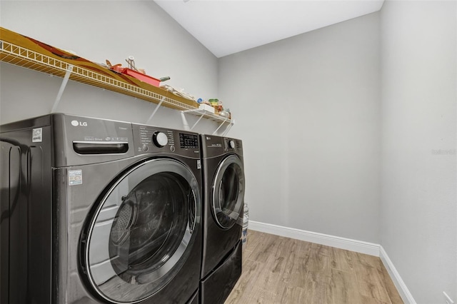 5434 Silver Sun Dr, Apollo Beach, FL 33572 - laundry room featuring washing machine and clothes dryer and light wood-style flooring
