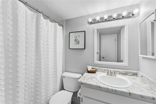 809 Russell Ln Unit 321, Brandon, FL 33510 - full bath featuring a textured ceiling, vanity, and curtained shower