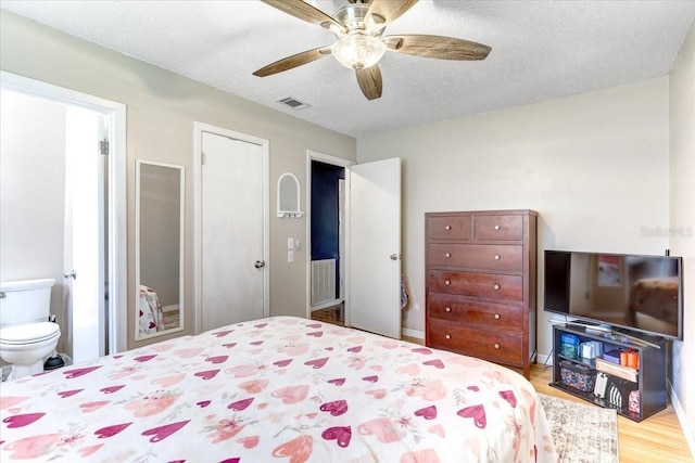 320 Pheasant Cir, Brandon, FL 33510 - bedroom featuring wood finished floors, a textured ceiling, and ceiling fan