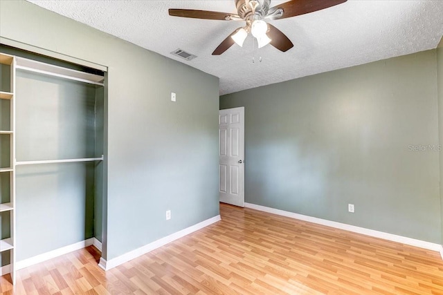 320 Pheasant Cir, Brandon, FL 33510 - unfurnished bedroom featuring wood finished floors, a textured ceiling, a closet, and a ceiling fan