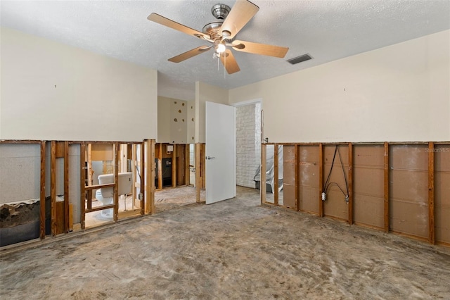 163 Barbados Ave, Tampa, FL 33606 - unfurnished room featuring a ceiling fan and carpet