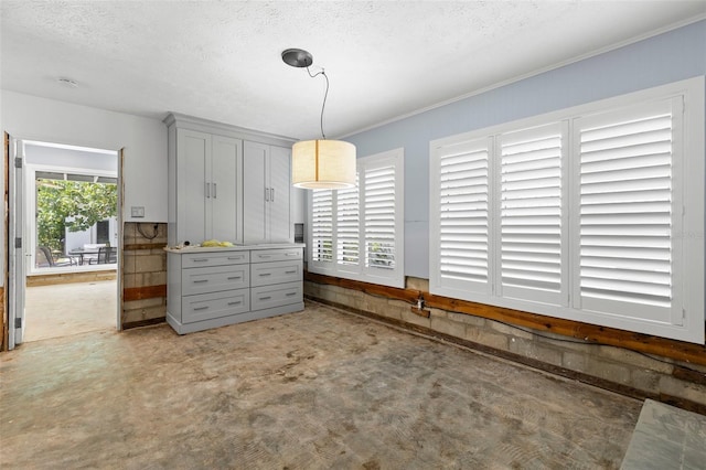163 Barbados Ave, Tampa, FL 33606 - bedroom with crown molding and a textured ceiling