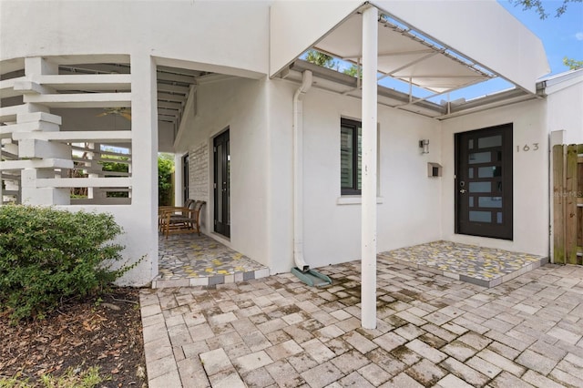 163 Barbados Ave, Tampa, FL 33606 - entrance to property with stucco siding, a patio area, and ceiling fan