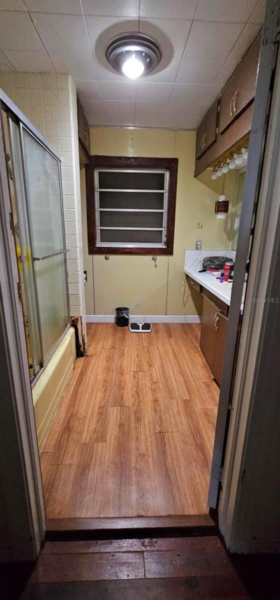 9913 Maggie St, Gibsonton, FL 33534 - bar with light wood-type flooring and baseboards