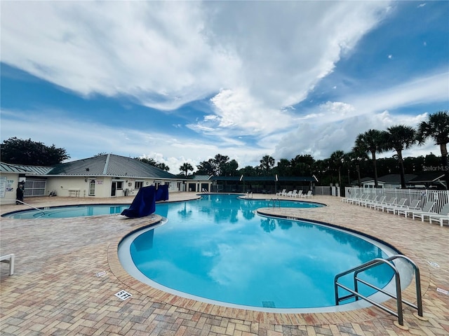 1212 Kennewick Ct, Wesley Chapel, FL 33543 - community pool with a patio area