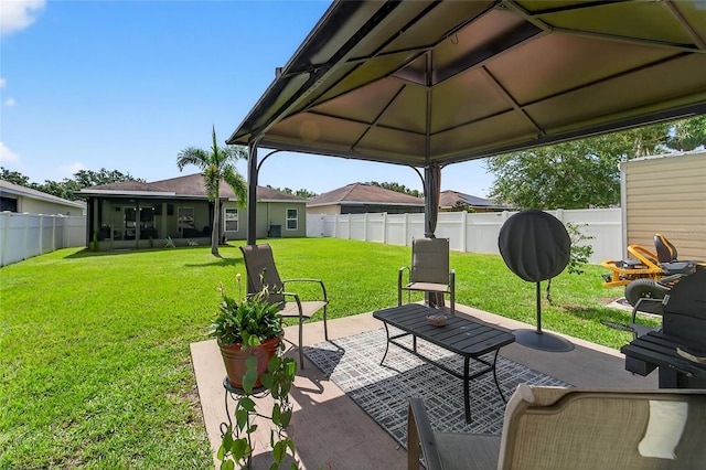 10409 Candleberry Woods Ln, Gibsonton, FL 33534 - fenced backyard with a sunroom and a patio