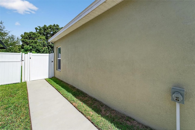 10409 Candleberry Woods Ln, Gibsonton, FL 33534 - view of property exterior featuring a gate and stucco siding
