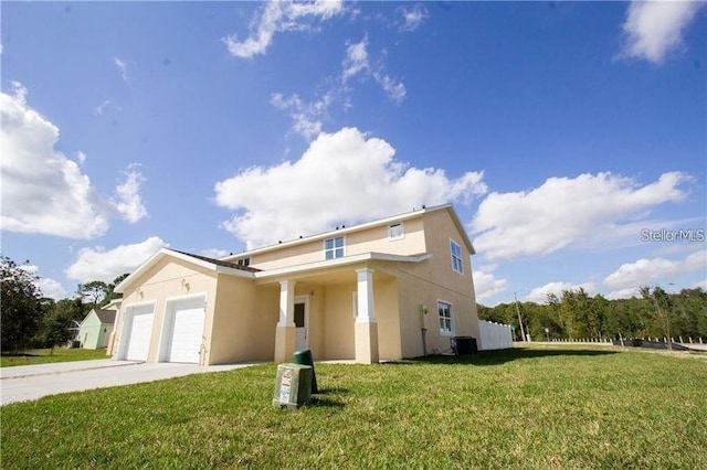 669 Lake Shore Pkwy, Davenport, FL 33896 - view of front facade featuring stucco siding, an attached garage, concrete driveway, and a front lawn