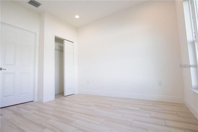 669 Lake Shore Pkwy, Davenport, FL 33896 - unfurnished bedroom featuring light wood-style floors, a closet, and recessed lighting