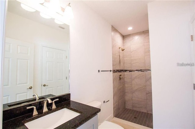669 Lake Shore Pkwy, Davenport, FL 33896 - full bathroom with vanity, tiled shower, and recessed lighting
