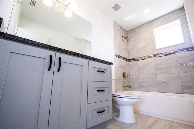 669 Lake Shore Pkwy, Davenport, FL 33896 - bathroom featuring toilet and shower / bath combination