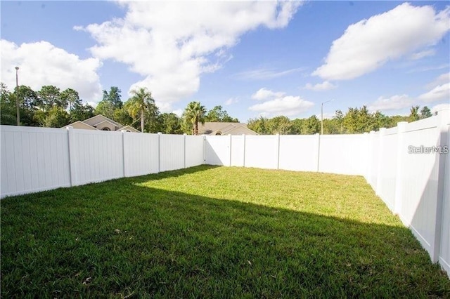 669 Lake Shore Pkwy, Davenport, FL 33896 - view of fenced backyard