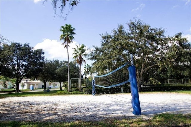 669 Lake Shore Pkwy, Davenport, FL 33896 - view of home's community with volleyball court