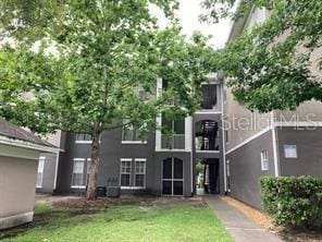 9304 Crescent Loop Cir Unit 308, Tampa, FL 33619 - photo 2