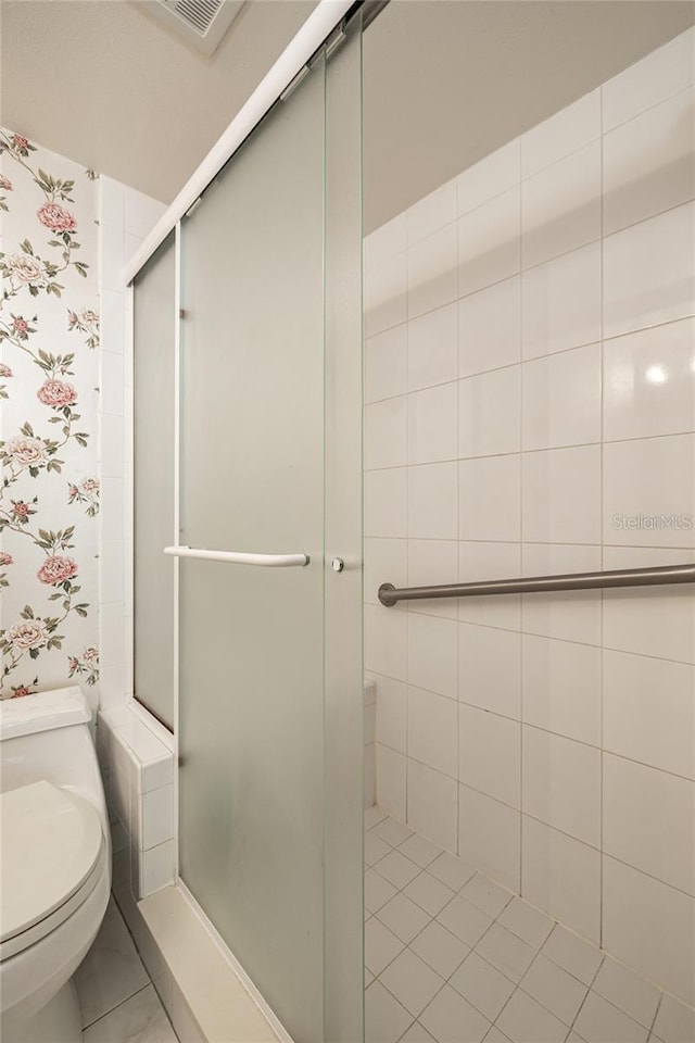 3325 Bayshore Blvd Unit A27, Tampa, FL 33629 - bathroom featuring wallpapered walls and a shower stall