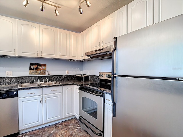 11718 Raintree Village Blvd Unit C, Temple Terrace, FL 33617 - kitchen featuring stainless steel appliances, under cabinet range hood, and white cabinetry