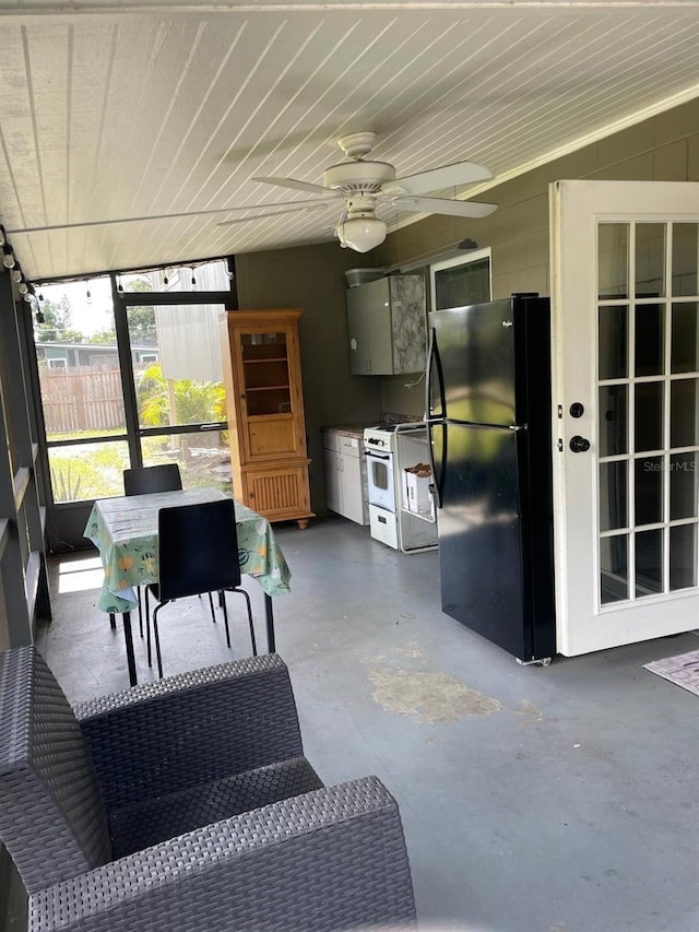 408 Blueberry Ln, Brandon, FL 33510 - sunroom featuring ceiling fan and outdoor dining space
