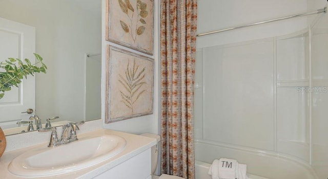 2088 Babbling Brook Blvd, Auburndale, FL 33823 - full bathroom featuring vanity and shower / bath combo with shower curtain
