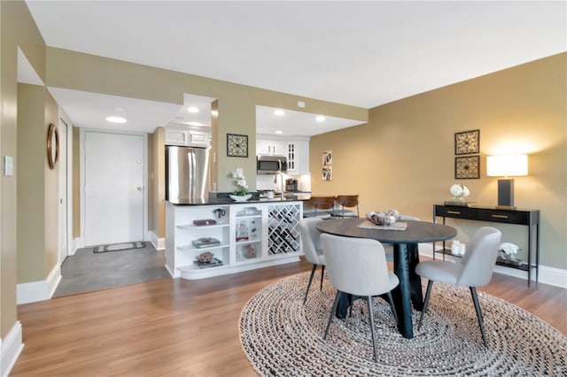 4141 Bayshore Blvd Unit 304, Tampa, FL 33611 - dining area with wood finished floors and recessed lighting