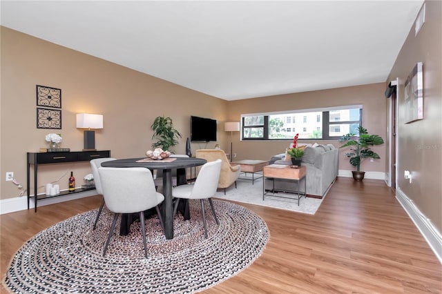 4141 Bayshore Blvd Unit 304, Tampa, FL 33611 - dining space featuring light wood-style flooring and baseboards