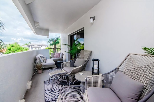 4141 Bayshore Blvd Unit 304, Tampa, FL 33611 - balcony featuring an outdoor hangout area