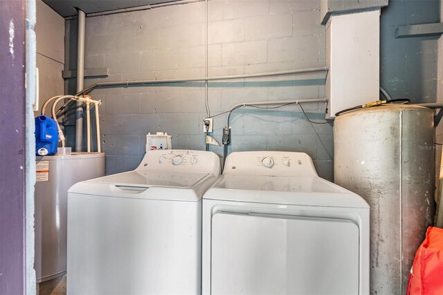 15008 Spokane Rd, Spring Hill, FL 34610 - laundry area with washer and clothes dryer, water heater, and gas water heater