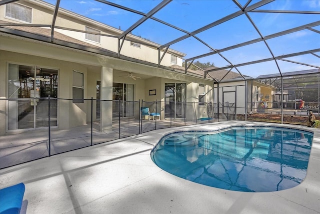 320 Tupelo Cir, Davenport, FL 33897 - outdoor pool featuring a patio area, ceiling fan, and glass enclosure