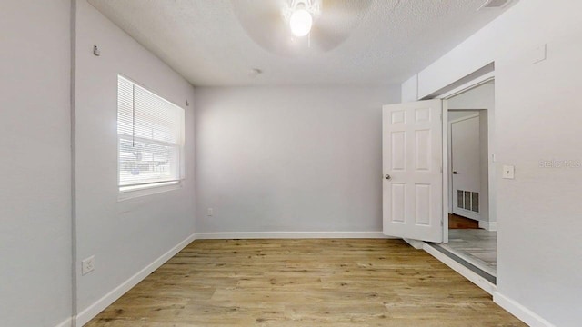 8609 N 11th St, Tampa, FL 33604 - unfurnished room featuring light wood-type flooring, a ceiling fan, and a textured ceiling