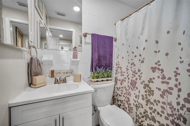6053 11th Ave, New Port Richey, FL 34653 - full bathroom with vanity and curtained shower