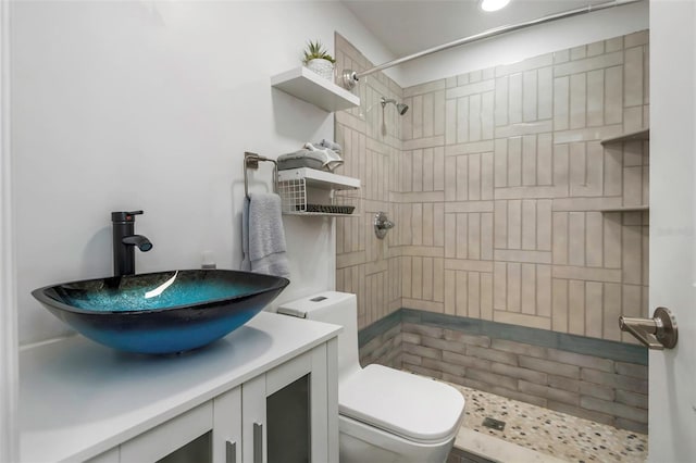 2630 St Josephs Dr W, Dunedin, FL 34698 - full bath with tiled shower and vanity