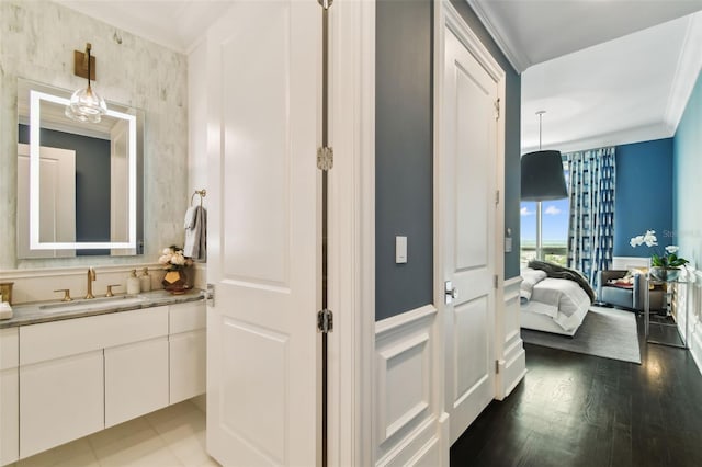 450 Knights Run Ave Unit 2004, Tampa, FL 33602 - bathroom featuring vanity, wood finished floors, crown molding, and wainscoting