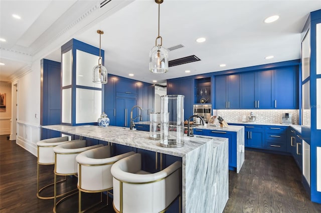450 Knights Run Ave Unit 2004, Tampa, FL 33602 - kitchen featuring a decorative wall, a spacious island, blue cabinets, tasteful backsplash, and recessed lighting