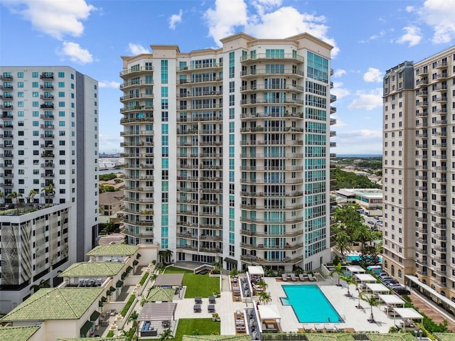 450 Knights Run Ave Unit 2004, Tampa, FL 33602 - view of property with a city view