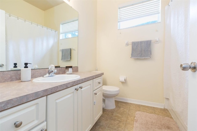 228 Taylor Bay Ln, Brandon, FL 33510 - bathroom featuring vanity, curtained shower, and tile patterned flooring