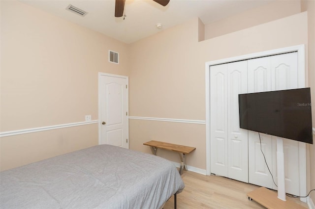 228 Taylor Bay Ln, Brandon, FL 33510 - bedroom with light wood-type flooring, a closet, and a ceiling fan