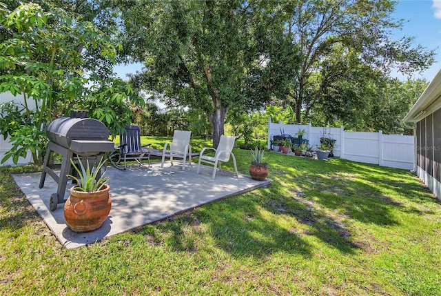 13040 Waterbourne Dr, Gibsonton, FL 33534 - fenced backyard with a patio area