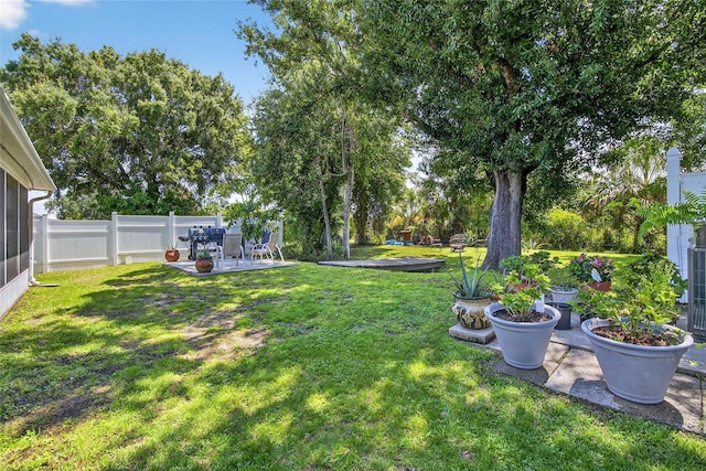 13040 Waterbourne Dr, Gibsonton, FL 33534 - fenced backyard with a patio area